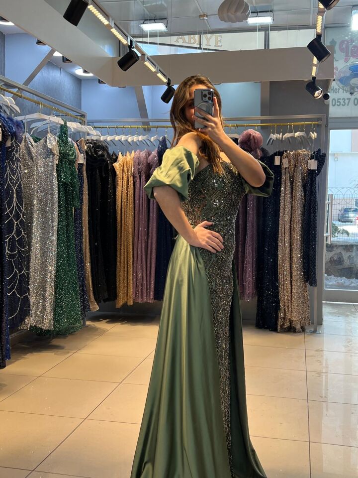 ÖZEL TASARIM BONCUKİŞLEME PELERİNLİ ABİYE